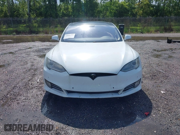 2014 Tesla Model S 60 with VIN 5YJSA1H1XEFP40611, listed as a IAAI auction lot 42826752 with Not provided miles and . Bid and sale history available at DreamBid. Image 11.