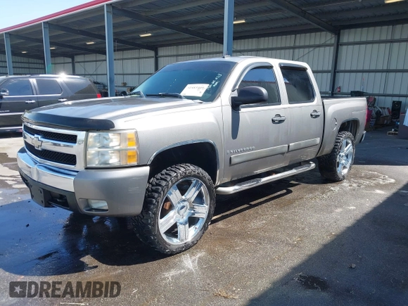 2008 Chevrolet Silverado 1500 1LT with VIN 2GCEC130281145698, listed as a IAAI auction lot 41883409 with 235,900 mi miles and . Bid and sale history available at DreamBid. Image 2.