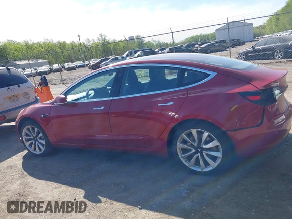 2018 Tesla Model 3 Long Range Battery z VIN 5YJ3E1EA3JF047287, wystawiony jako IAAI lot #42099771 z przebiegiem 120 470 mil mil oraz . Historia ofert i sprzedaży dostępna na DreamBid. Obrazek 13.