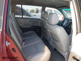 2005 Toyota Highlander with VIN JTEGP21A950079653, listed as a IAAI auction lot 42032474 with 204,316 mi miles. Bid and sale history available at carsss.com. Image 8.