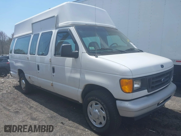 2004 Ford Econoline Cargo with VIN 1FTNS24W64HA94953, listed as a IAAI auction lot 42103481 with 224,922 mi miles. Bid and sale history available at carsss.com. Image 1.