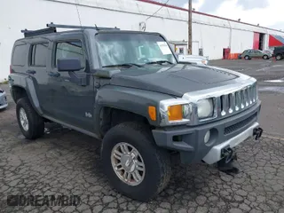 2008 Hummer H3 SUV with VIN 5GTEN13E688129578, listed as a IAAI auction lot 41925566 with 151,952 mi miles. Bid and sale history available at carsss.com. Image 1.