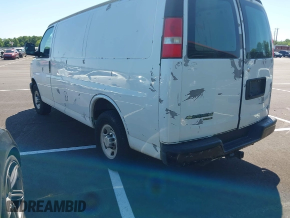 2013 Chevrolet Express Cargo z VIN 1GCWGFBA8D1141378, wystawiony jako IAAI lot #42187304 z przebiegiem 272 585 mil mil oraz . Historia ofert i sprzedaży dostępna na DreamBid. Obrazek 3.