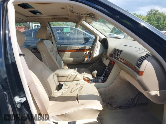 1998 Mercedes-Benz S-Class with VIN WDBGA33G4WA391919, listed as a IAAI auction lot 40139391 with 99,744 mi miles. Bid and sale history available at carsss.com. Image 5.