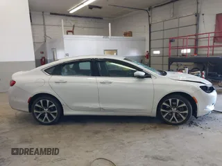 2015 Chrysler 200 C z VIN 1C3CCCEG9FN573670, wystawiony jako IAAI lot #41918086 z przebiegiem 260 656 mil mil oraz . Historia ofert i sprzedaży dostępna na DreamBid. Obrazek 14.