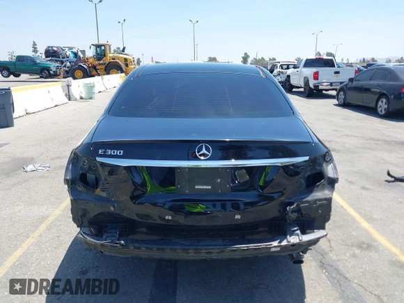 2017 Mercedes-Benz E 300 Luxury z VIN WDDZF4JB6HA116506, wystawiony jako IAAI lot #42316399 z przebiegiem 61 135 mil mil oraz . Historia ofert i sprzedaży dostępna na DreamBid. Obrazek 17.
