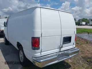 2013 Ford Econoline Cargo Commercial z VIN 1FTNE2EW8DDB01110, wystawiony jako IAAI lot #42290270 z przebiegiem 241 988 mil mil oraz . Historia ofert i sprzedaży dostępna na DreamBid. Obrazek 3.