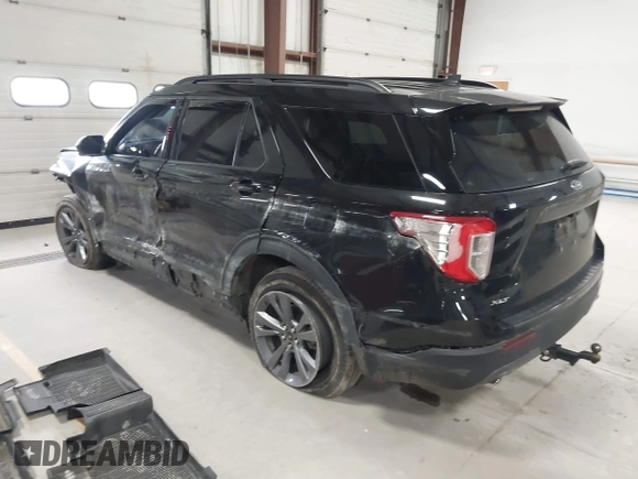2022 Ford Explorer XLT z VIN 1FMSK8DH8NGA68848, wystawiony jako IAAI lot #41996766 z przebiegiem 48 191 mil mil oraz . Historia ofert i sprzedaży dostępna na DreamBid. Obrazek 3.