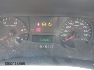 2005 Ford F-250 XL z VIN 1FTSX21P45EA18667, wystawiony jako IAAI lot #42117348 z przebiegiem 324 883 mil mil oraz . Historia ofert i sprzedaży dostępna na DreamBid. Obrazek 7.