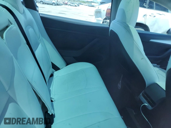 2022 Tesla Model 3 Long Range z VIN 5YJ3E1EBXNF263832, wystawiony jako Copart lot #57177445 z przebiegiem Nie podano mil oraz Szkoda całkowita • Salvage title. Historia ofert i sprzedaży dostępna na DreamBid. Obrazek 10.