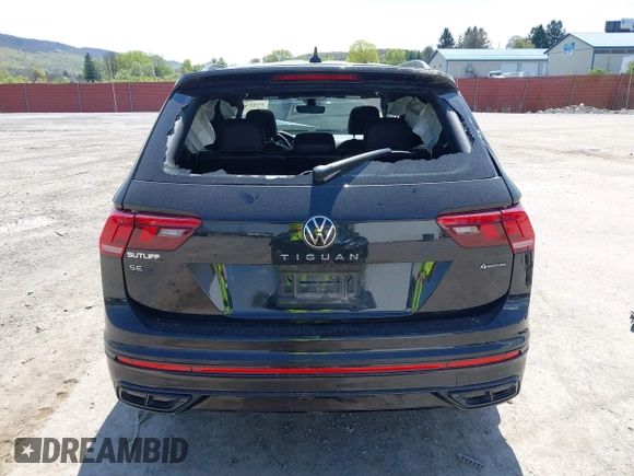 2022 Volkswagen Tiguan SE R-Line Black z VIN 3VV8B7AX8NM083992, wystawiony jako IAAI lot #42101368 z przebiegiem 40 319 mil mil oraz . Historia ofert i sprzedaży dostępna na DreamBid. Obrazek 17.