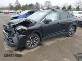2023 Toyota Corolla Cross XLE z VIN 7MUDAABG8PV071006, wystawiony jako IAAI lot #41845752 z przebiegiem 33 398 mil mil oraz . Historia ofert i sprzedaży dostępna na DreamBid. Obrazek 2.