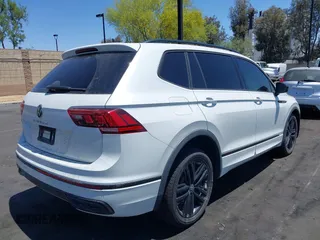 2022 Volkswagen Tiguan SE R-Line Black with VIN 3VVCB7AX3NM073218, listed as a IAAI auction lot 42254388 with 31,998 mi miles and . Bid and sale history available at DreamBid. Image 4.