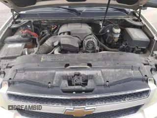 2007 Chevrolet Suburban LTZ with VIN 3GNFC16027G307987, listed as a Copart auction lot 53152505 with 206,263 mi miles and Salvage title. Bid and sale history available at DreamBid. Image 12.