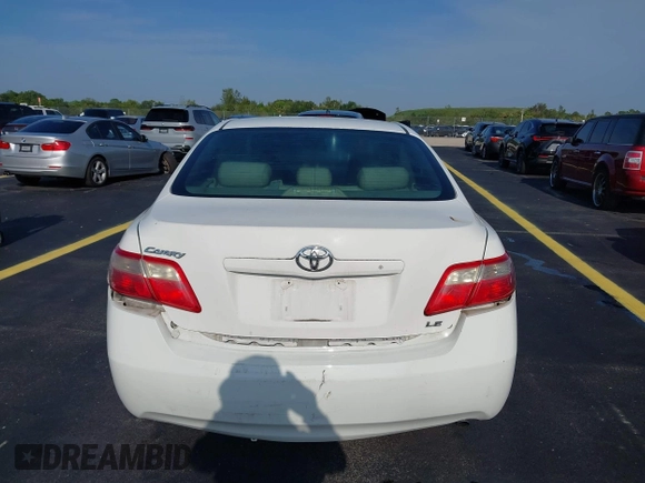 2007 Toyota Camry CE z VIN 4T1BE46K27U670867, wystawiony jako IAAI lot #42398921 z przebiegiem 142 655 mil mil oraz . Historia ofert i sprzedaży dostępna na DreamBid. Obrazek 6.