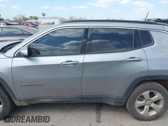 2018 Jeep Compass Latitude z VIN 3C4NJDBBXJT180665, wystawiony jako IAAI lot #41769618 z przebiegiem 128 309 mil mil oraz . Historia ofert i sprzedaży dostępna na DreamBid. Obrazek 14.