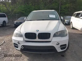 2011 BMW X5 35d z VIN 5UXZW0C53BL371750, wystawiony jako IAAI lot #41931513 z przebiegiem 198 470 mil mil oraz . Historia ofert i sprzedaży dostępna na DreamBid. Obrazek 6.