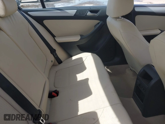 2013 Volkswagen Jetta SE with VIN 3VWDX7AJ1DM366935, listed as a IAAI auction lot 41961342 with Not provided miles and . Bid and sale history available at DreamBid. Image 8.