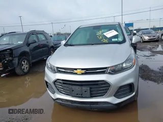 2020 Chevrolet Trax LS z VIN KL7CJKSB3LB310265, wystawiony jako IAAI lot #42158650 z przebiegiem 56 002 mil mil oraz . Historia ofert i sprzedaży dostępna na DreamBid. Obrazek 12.