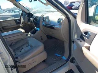 2005 Ford Expedition Limited with VIN 1FMFU20525LA93434, listed as a IAAI auction lot 41787625 with 242,057 mi miles. Bid and sale history available at carsss.com. Image 5.