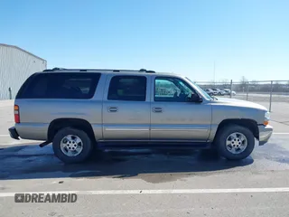 2002 Chevrolet Suburban LS with VIN 3GNEC16Z32G339558, listed as a IAAI auction lot 41739334 with 198,291 mi miles. Bid and sale history available at carsss.com. Image 6.