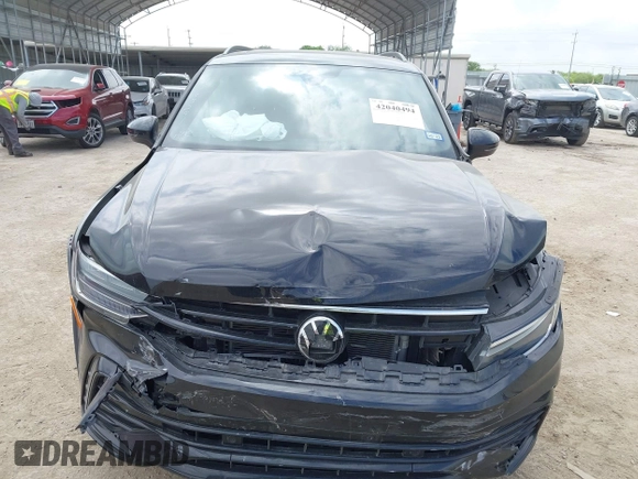2023 Volkswagen Tiguan SE R-Line Black with VIN 3VVCB7AX0PM122636, listed as a IAAI auction lot 42040494 with 8,589 mi miles and . Bid and sale history available at DreamBid. Image 12.