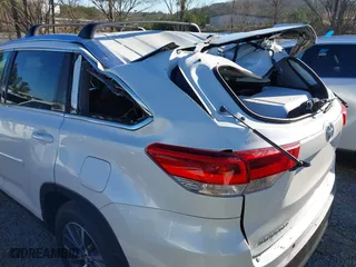 2019 Toyota Highlander SE with VIN 5TDJZRFH0KS571466, listed as a IAAI auction lot 41822970 with 57,639 mi miles. Bid and sale history available at carsss.com. Image 6.