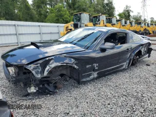 2006 Ford Mustang GT Deluxe z VIN 1ZVHT82H465191958, wystawiony jako Copart lot #65255415 z przebiegiem Nie podano mil oraz Szkoda całkowita • Salvage title. Historia ofert i sprzedaży dostępna na DreamBid. Obrazek 1.