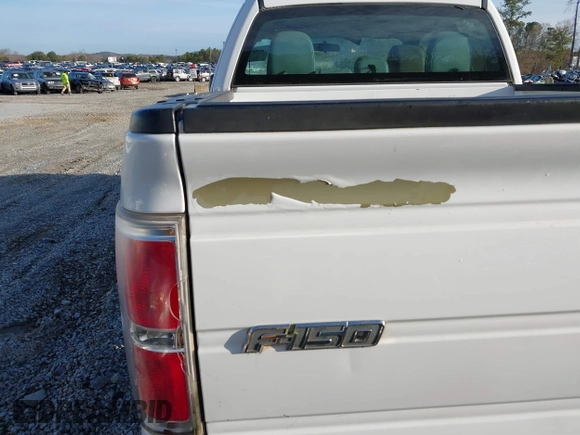 2014 Ford F-150 XL with VIN 1FTEX1CM0EKF94073, listed as a IAAI auction lot 41687225 with 276,152 mi miles. Bid and sale history available at carsss.com. Image 20.