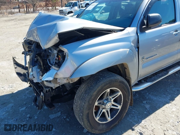 2014 Toyota Tacoma PreRunner with VIN 5TFJU4GNXEX061808, listed as a IAAI auction lot 41585931 with 214,240 mi miles. Bid and sale history available at carsss.com. Image 6.