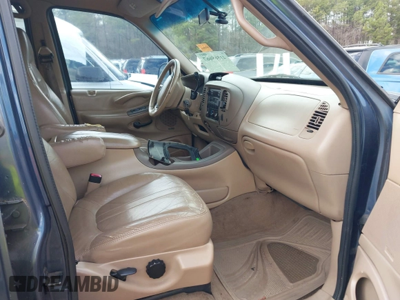 1998 Ford Expedition XLT with VIN 1FMRU17L1WLA99979, listed as a IAAI auction lot 41569667 with 215,937 mi miles. Bid and sale history available at carsss.com. Image 5.