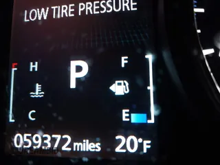 2020 Mitsubishi Outlander ES z VIN JA4AZ3A33LZ048610, wystawiony jako IAAI lot #41296277 z przebiegiem 59 372 mil mil oraz . Historia ofert i sprzedaży dostępna na DreamBid. Obrazek 15.