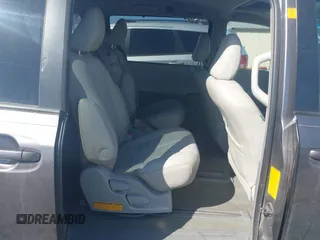 2011 Toyota Sienna XLE AAS z VIN 5TDYK3DC9BS133603, wystawiony jako IAAI lot #42218111 z przebiegiem 227 329 mil mil oraz . Historia ofert i sprzedaży dostępna na DreamBid. Obrazek 8.