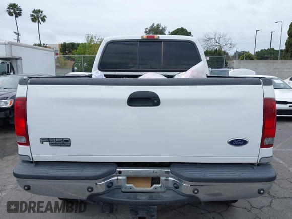 2003 Ford F-350 XL z VIN 1FTSW31P53ED77760, wystawiony jako IAAI lot #41656643 z przebiegiem 176 489 mil mil oraz . Historia ofert i sprzedaży dostępna na DreamBid. Obrazek 15.