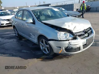 2010 Volkswagen Jetta Sedan Limited with VIN 3VWAZ7AJ4AM119689, listed as a IAAI auction lot 41462511 with 1 mi miles. Bid and sale history available at carsss.com. Image 1.