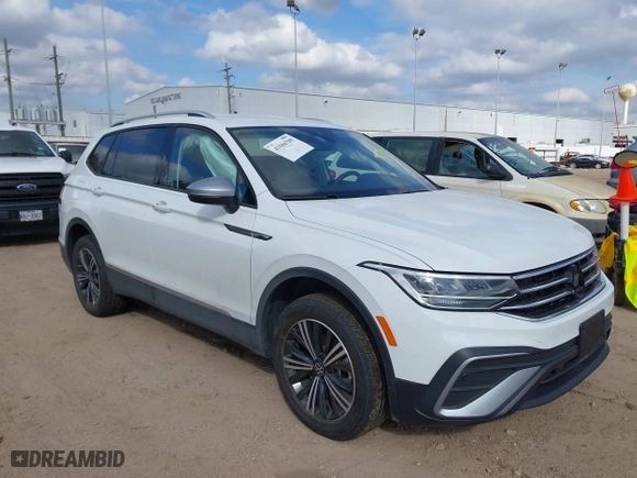 2024 Volkswagen Tiguan Wolfsburg Edition with VIN 3VV5B7AX8RM233687, listed as a IAAI auction lot 41504709 with 2,387 mi miles. Bid and sale history available at carsss.com. Image 1.