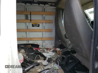 2015 GMC Savana Cargo z VIN 1GTW7FCF2F1904640, wystawiony jako Copart lot #71455204 z przebiegiem 131 854 mil mil oraz Szkoda całkowita • Salvage title. Historia ofert i sprzedaży dostępna na DreamBid. Obrazek 11.