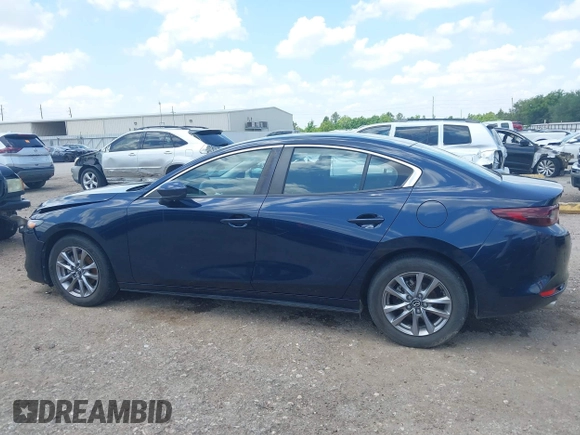 2021 Mazda 3 S z VIN JM1BPAAL6M1331460, wystawiony jako IAAI lot #42197743 z przebiegiem 53 972 mil mil oraz . Historia ofert i sprzedaży dostępna na DreamBid. Obrazek 14.