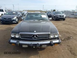 1988 Mercedes-Benz 560 Series 560SL with VIN WDBBA48D9JA081286, listed as a IAAI auction lot 41742395 with 143,034 mi miles. Bid and sale history available at carsss.com. Image 12.