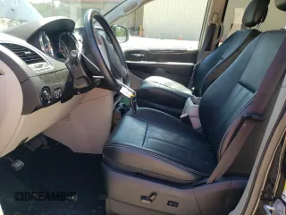 2015 Chrysler Town & Country Touring L z VIN 2C4RC1CG9FR574236, wystawiony jako Copart lot #57702925 z przebiegiem 87 453 mil mil oraz Szkoda całkowita • Salvage title. Historia ofert i sprzedaży dostępna na DreamBid. Obrazek 7.