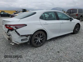 2022 Toyota Camry SE with VIN 4T1G11AK0NU002196, listed as a Copart auction lot 52739605 with 47,586 mi miles and Salvage Title. Bid and sale history available at DreamBid. Image 3.