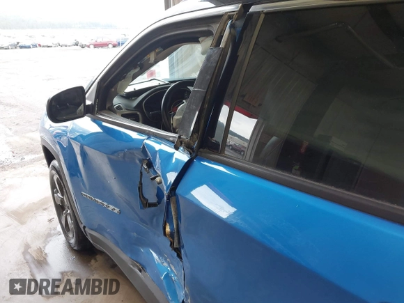 2019 Jeep Compass Latitude with VIN 3C4NJDBB8KT748817, listed as a IAAI auction lot 41289661 with 115,031 mi miles. Bid and sale history available at carsss.com. Image 17.