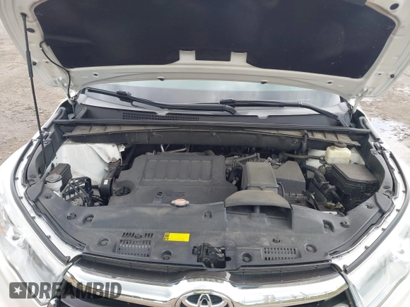 2016 Toyota Highlander XLE z VIN 5TDJKRFH6GS260362, wystawiony jako IAAI lot #42337581 z przebiegiem 69 619 mil mil oraz . Historia ofert i sprzedaży dostępna na DreamBid. Obrazek 10.