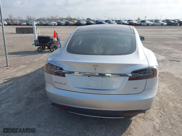 2013 Tesla Model S with VIN 5YJSA1CG3DFP28908, listed as a IAAI auction lot 41804041 with 140,756 mi miles. Bid and sale history available at carsss.com. Image 16.