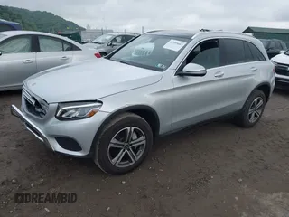 2017 Mercedes-Benz GLC 300 z VIN WDC0G4KB8HV010270, wystawiony jako IAAI lot #42355607 z przebiegiem 61 327 mil mil oraz . Historia ofert i sprzedaży dostępna na DreamBid. Obrazek 2.