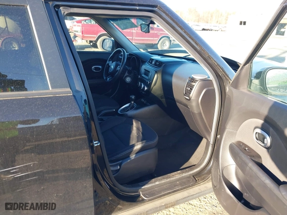 2015 Kia Soul with VIN KNDJN2A20F7793818, listed as a IAAI auction lot 41851307 with 97,481 mi miles. Bid and sale history available at carsss.com. Image 5.