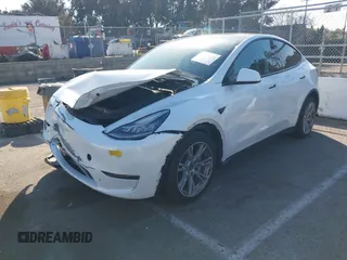 2022 Tesla Model Y Long Range z VIN 7SAYGDEE8NF374636, wystawiony jako IAAI lot #41545669 z przebiegiem 41 965 mil mil oraz . Historia ofert i sprzedaży dostępna na DreamBid. Obrazek 2.