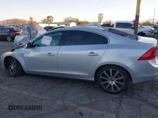2017 Volvo S60 Inscription with VIN LYV402HK7HB133405, listed as a IAAI auction lot 41331529 with 1 mi miles. Bid and sale history available at carsss.com. Image 14.