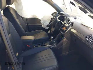 2023 Volkswagen Tiguan SE R-Line Black с VIN 3VVCB7AX3PM114417, выставлен на аукционе IAAI как лот 41864139 с пробегом 32 096 миль миль и . История ставок и продаж доступна на DreamBid. Изображение 5.