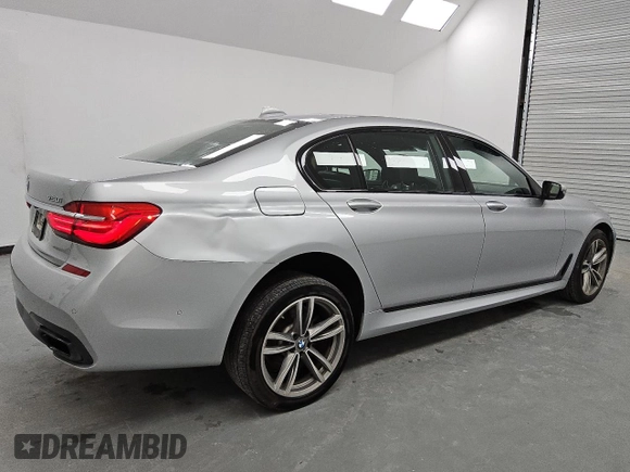 2018 BMW 7 Series ALPINA B7 xDrive z VIN WBA7F2C51JG423580, wystawiony jako Copart lot #49334015 z przebiegiem 118 513 mil mil oraz Czysty tytuł • Clean title. Historia ofert i sprzedaży dostępna na DreamBid. Obrazek 3.